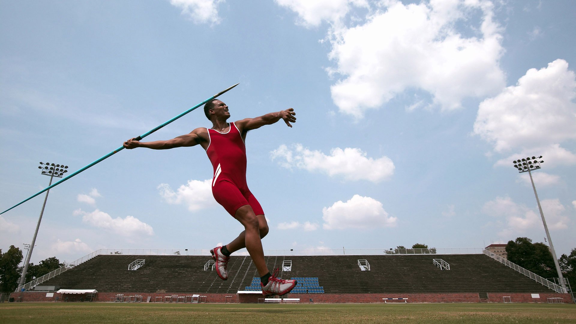 九游平台-五大联赛是否提升中前场组织节奏切换训练强度，五大联赛中场休息多久