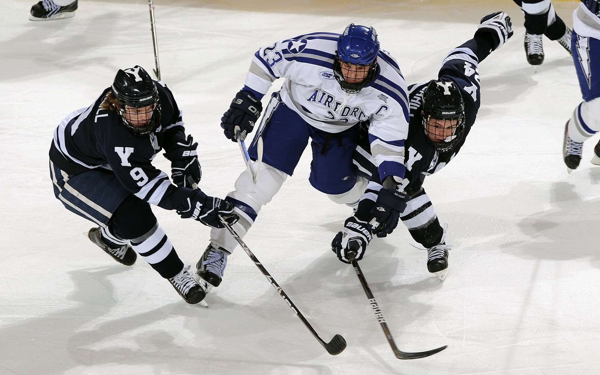 五大联赛是否通过双后腰系统压缩防线空当，双后腰阵容
